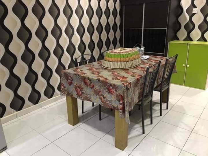 No 96 Nazirin Homestay Lumut Exterior photo