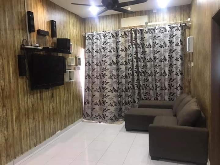 No 96 Nazirin Homestay Lumut Exterior photo